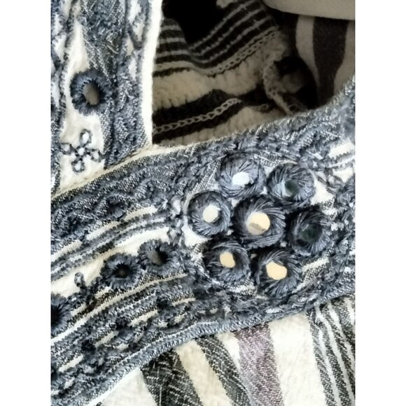 American Eagle Outfitters Striped V-Neck Cutout Embroidered Romper Size Medium - Picture 8 of 11